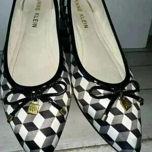 Anne Klein - Pointed‎ Toe Flats